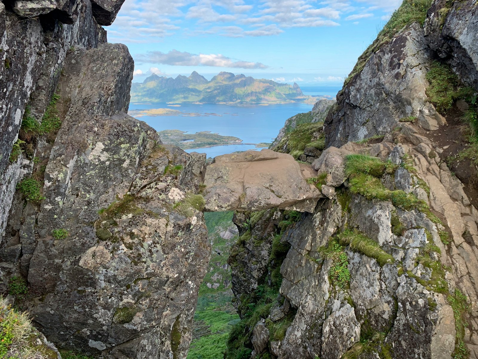 Djevelporten boulder above Svolvær