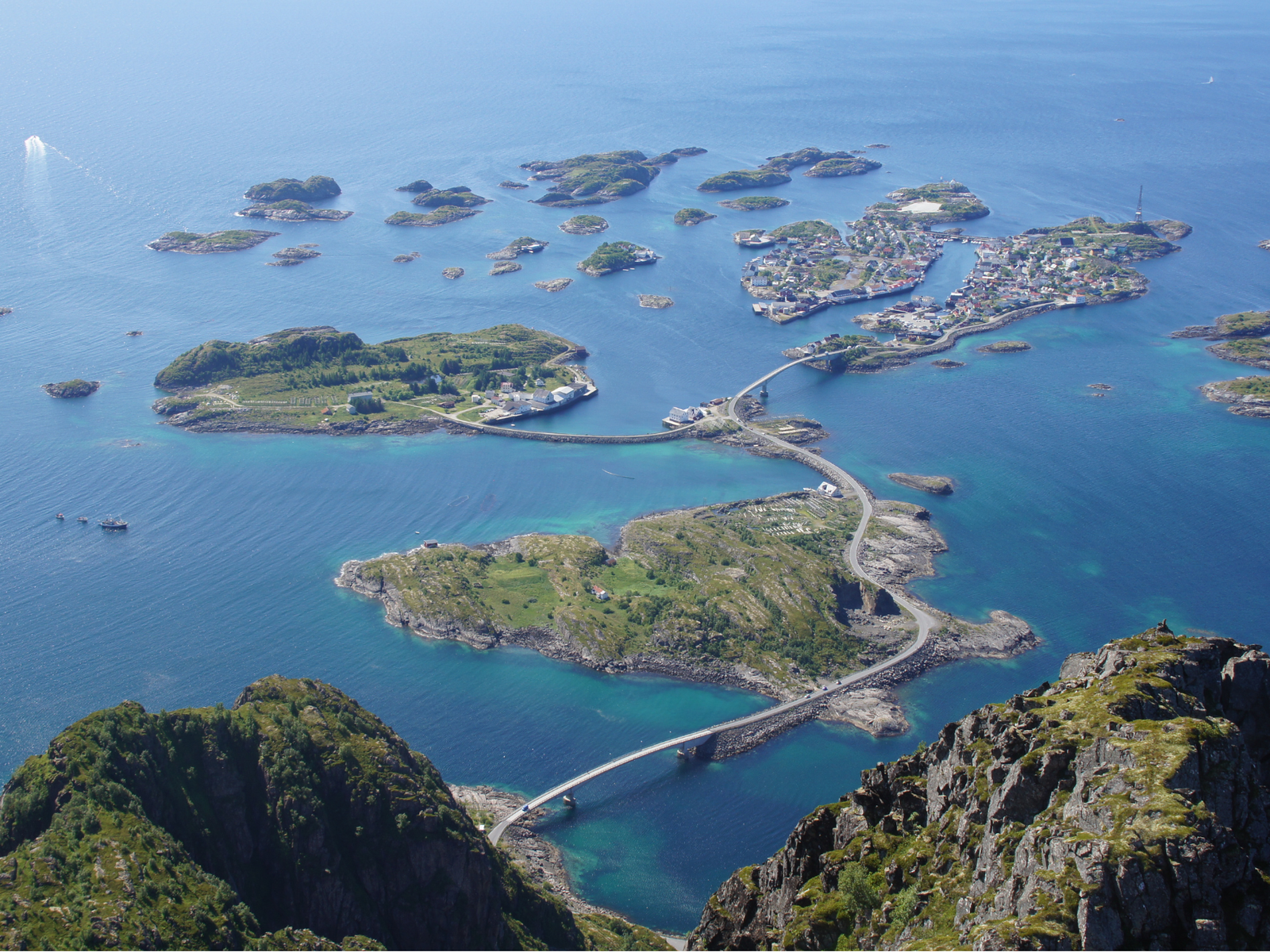 View of Henningsvær from Festvågtind